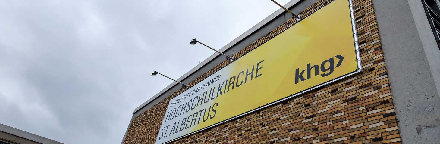 Fassadenbanner Mainz Hochschulkirche – Bannerrahmen von Lorenz Werbung