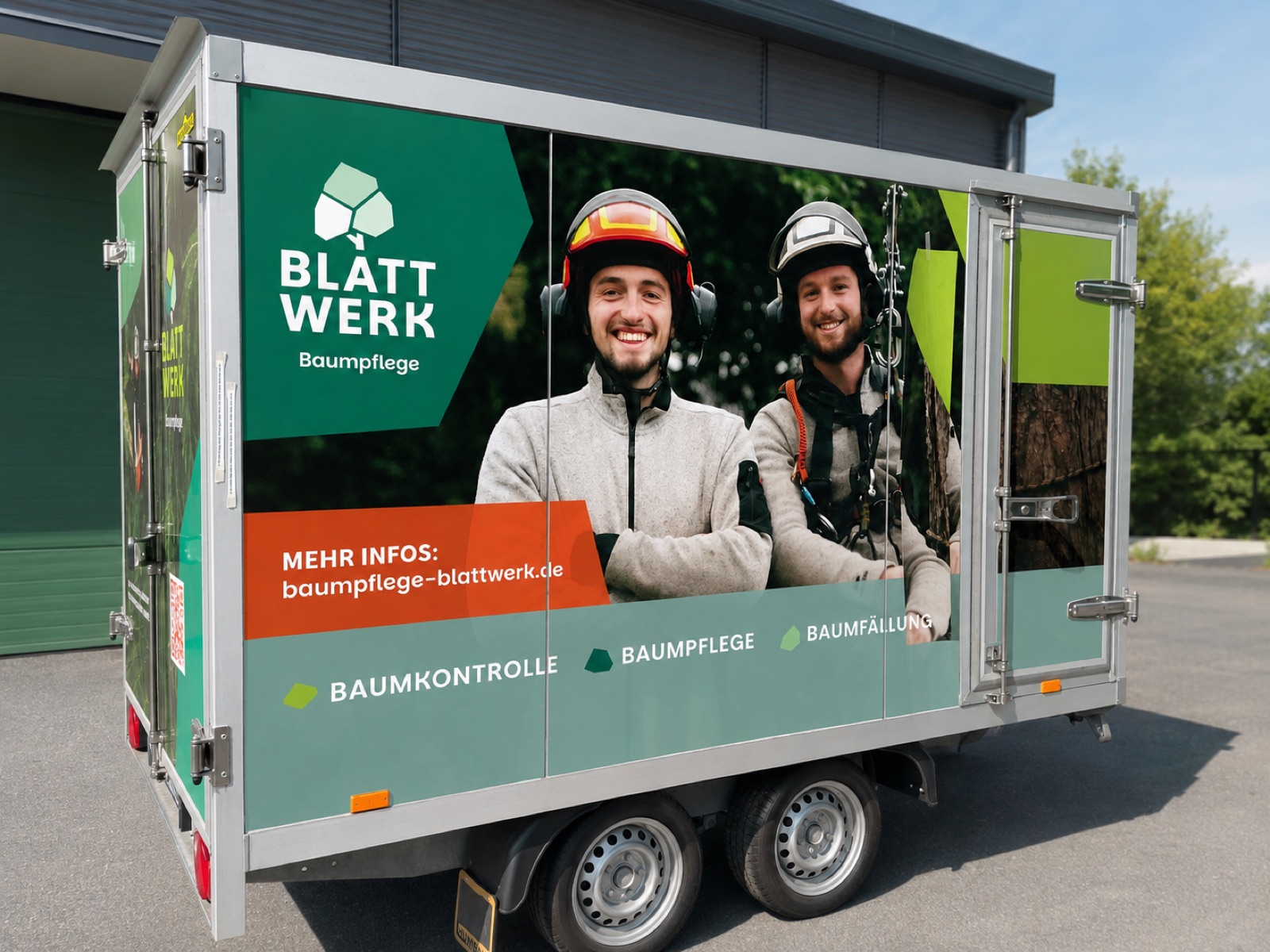 Blattwerk Baumpflege – Anhängerfolierung Mainz
