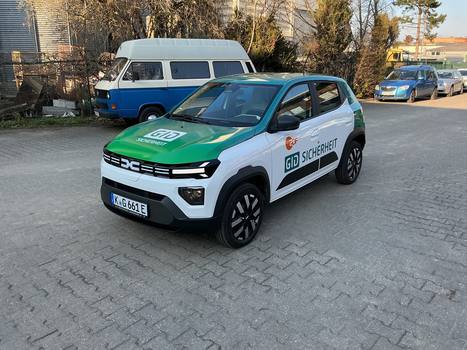 GID Sicherheit – Dacia Spring Teilfolierung Mainz