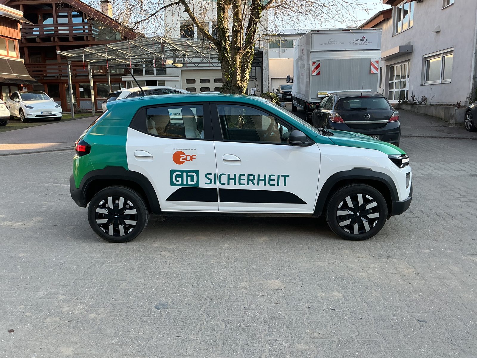 GID Sicherheit Dacia Spring – rechte Seite, Orajet Folie glänzend