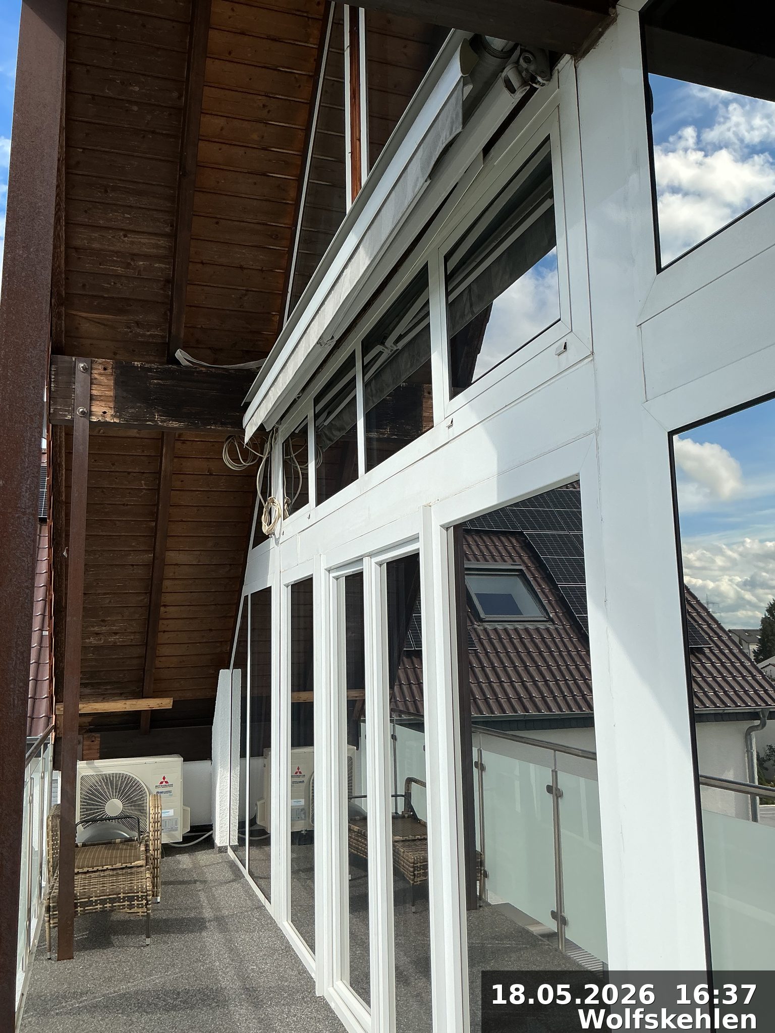 Dachterrasse Wolfskehlen – Fensterfront von innen, Hitzeschutzfolie auf Glasflächen