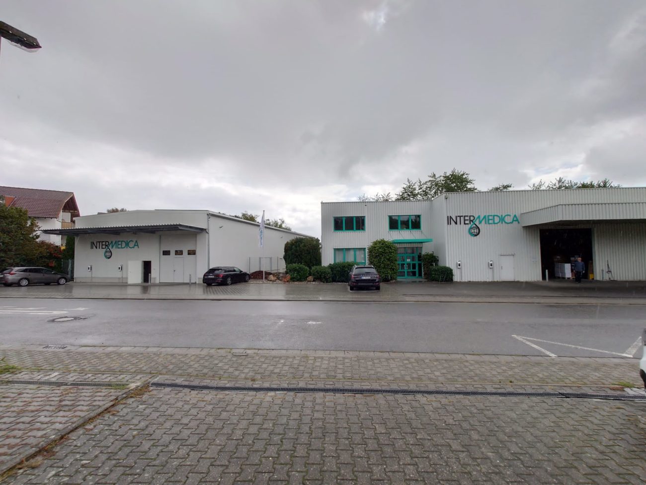 Intermedica – Fassadenlogo Klein-Winternheim