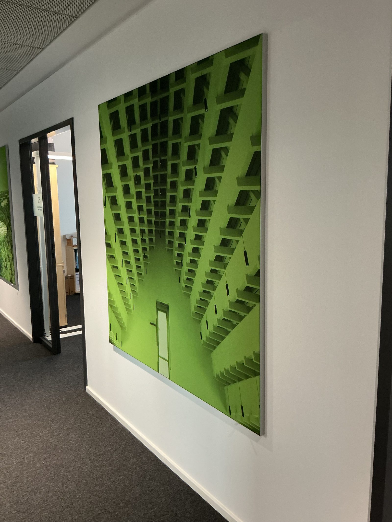 KREBS+KIEFER Kederrahmen – Textilbild moderne Gebäudefassade