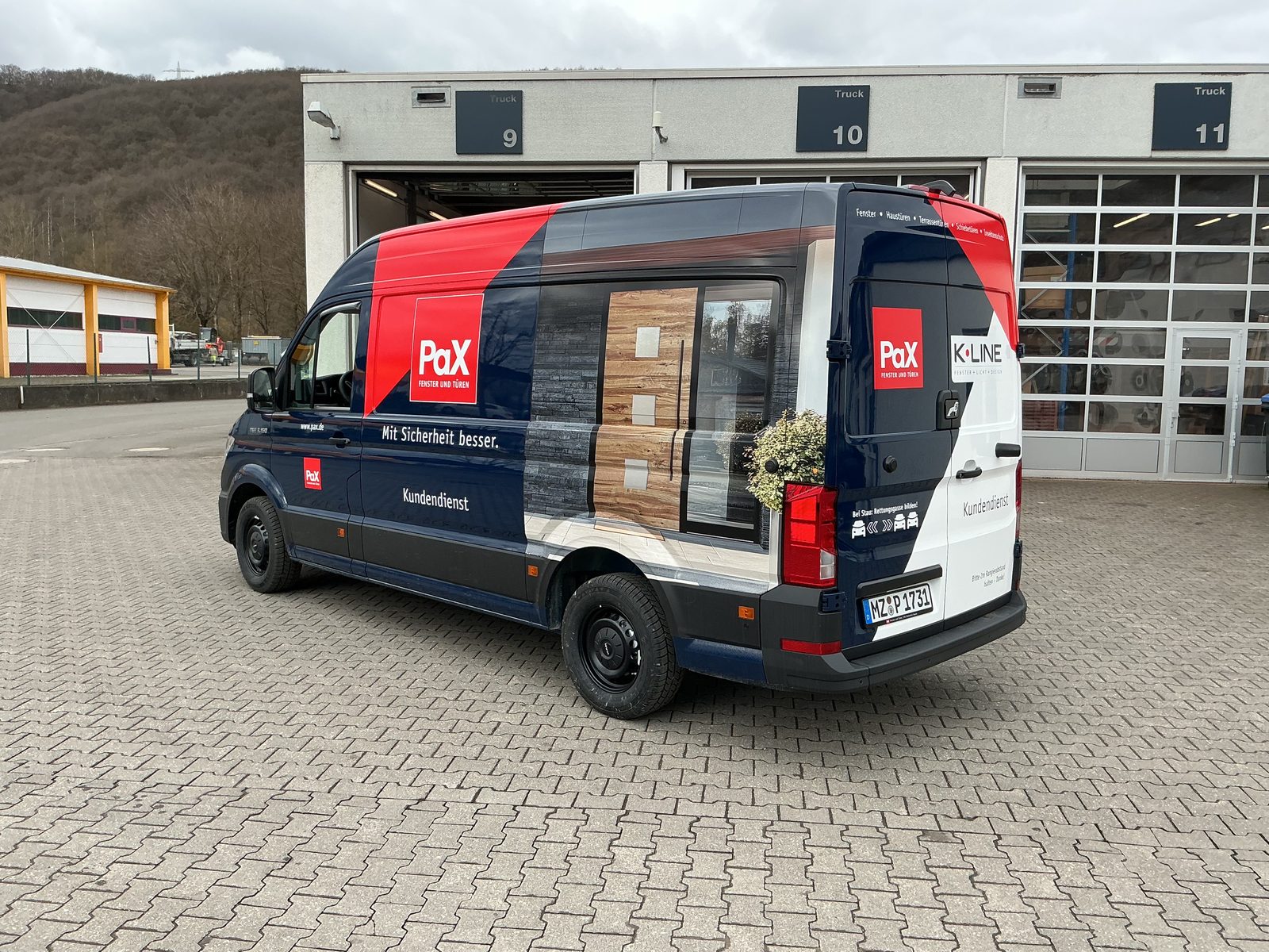 PaX MAN Crafter – Heck 3/4 rechts, K-LINE und PaX Logo
