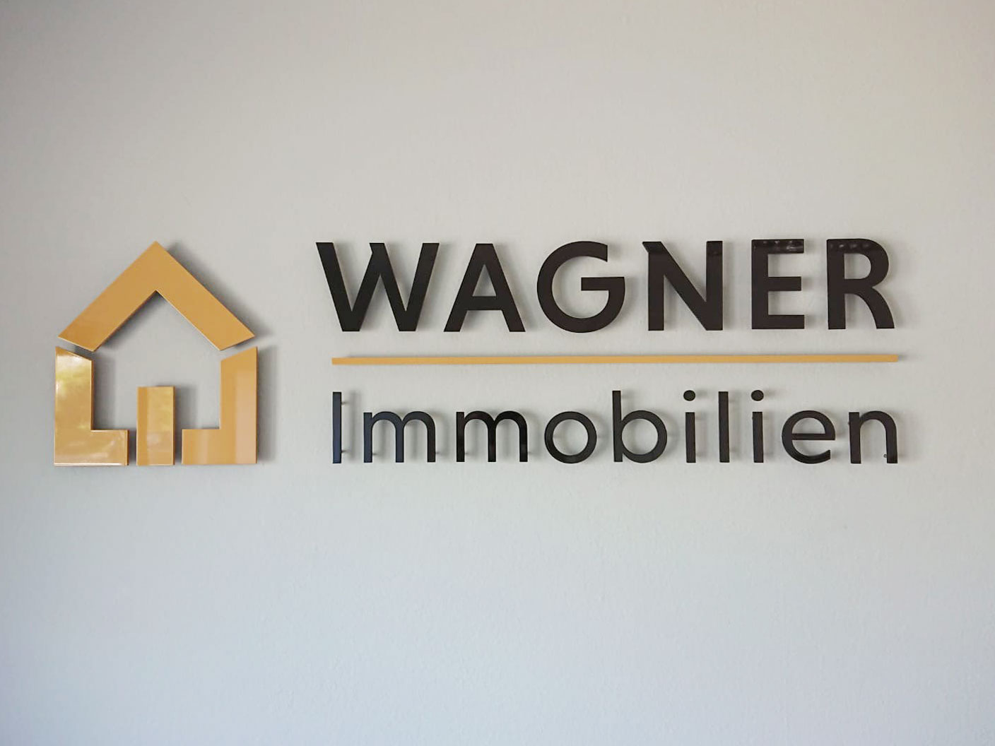 Wagner Immobilien – 3D-Buchstaben Acryl